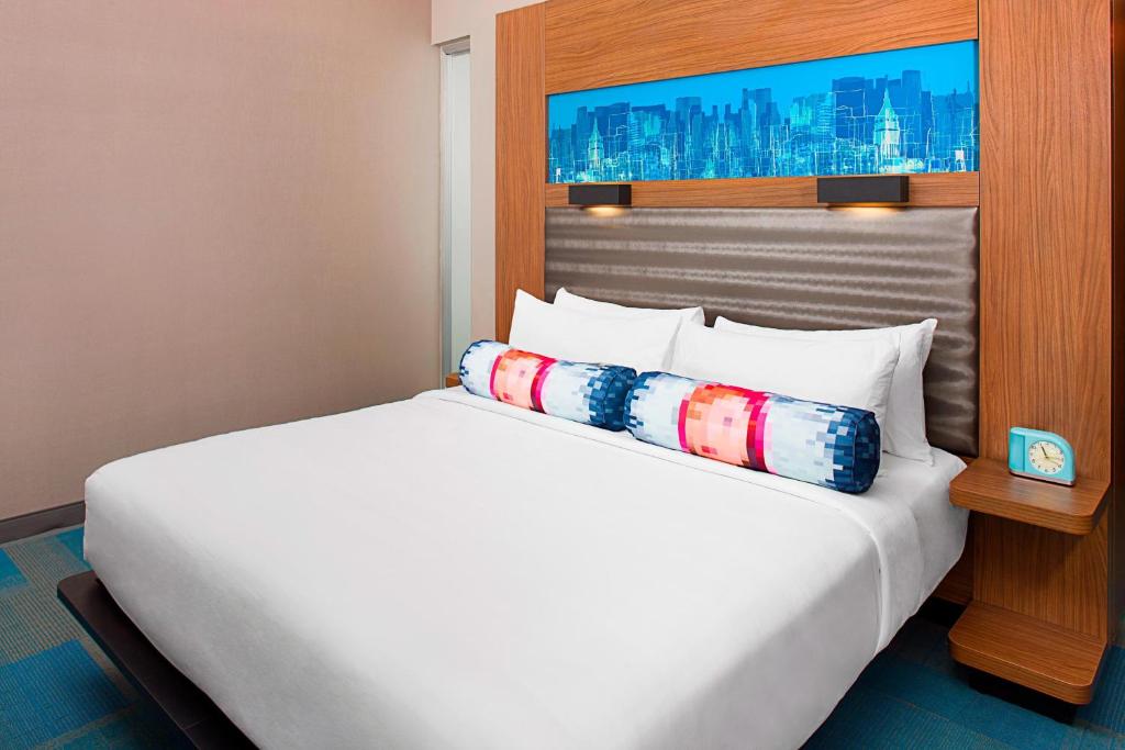 Aloft Beachwood