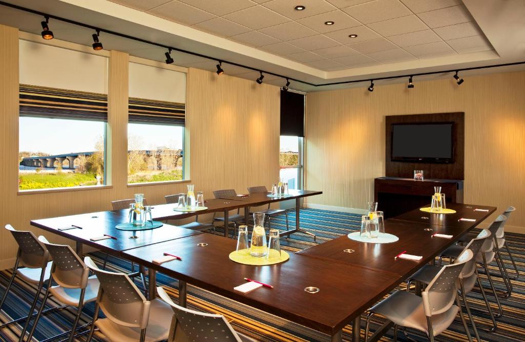 Aloft Green Bay