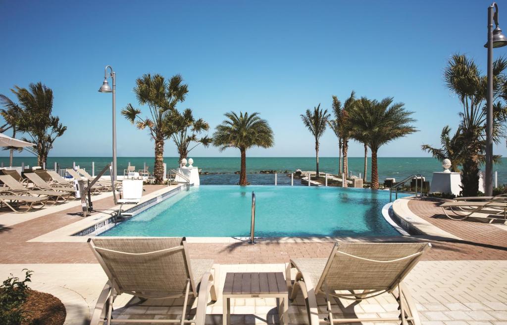 Courtyard Faro Blanco Resort