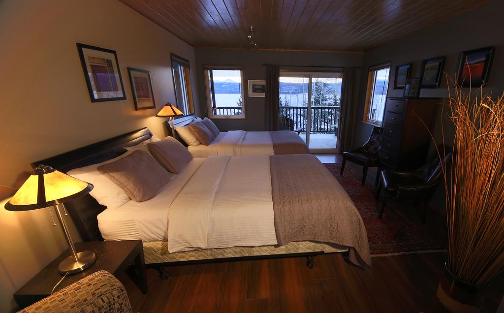 INN ON THE LAKE (MARSH LAKE)