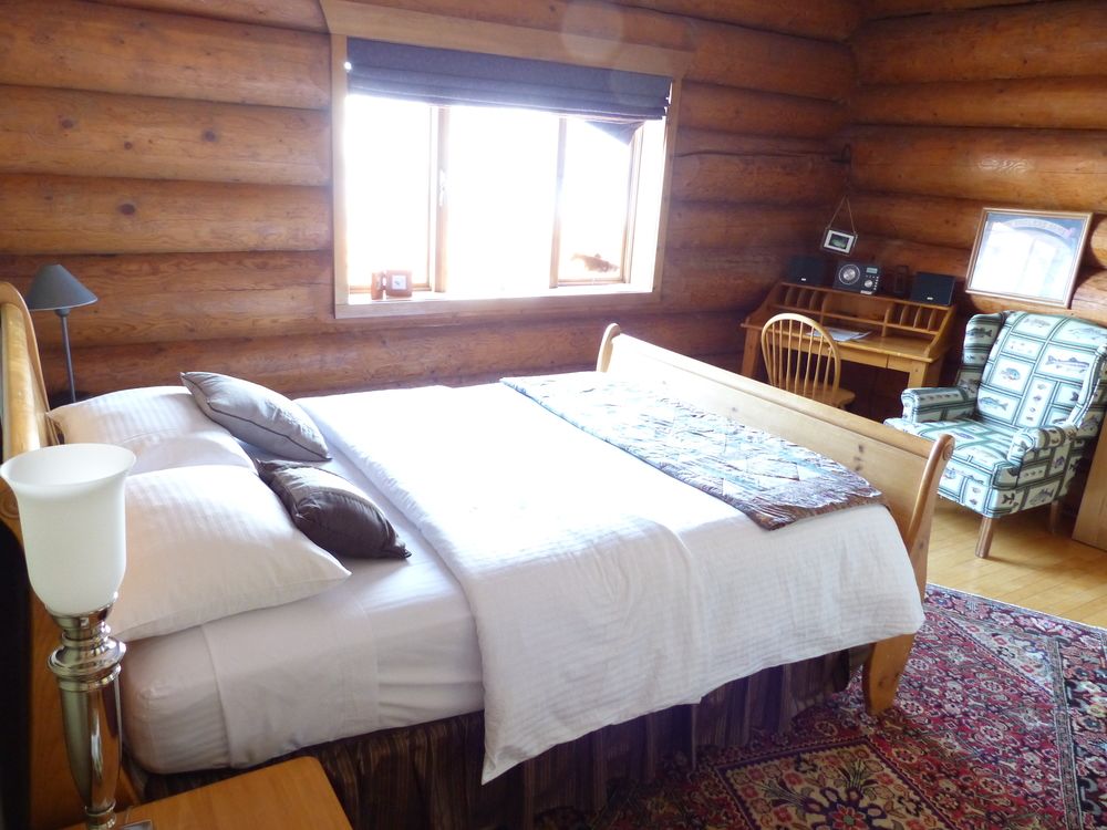 INN ON THE LAKE (MARSH LAKE)