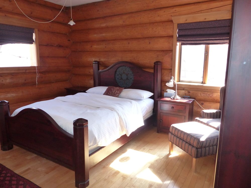 INN ON THE LAKE (MARSH LAKE)