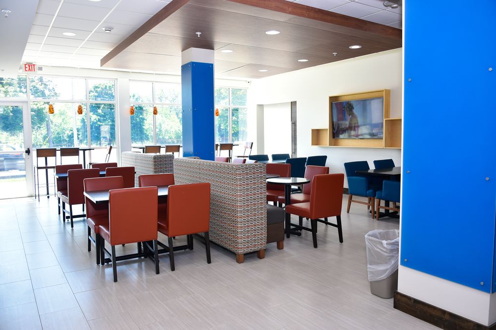 Holiday Inn Express & Suites Bensenville - O'Hare