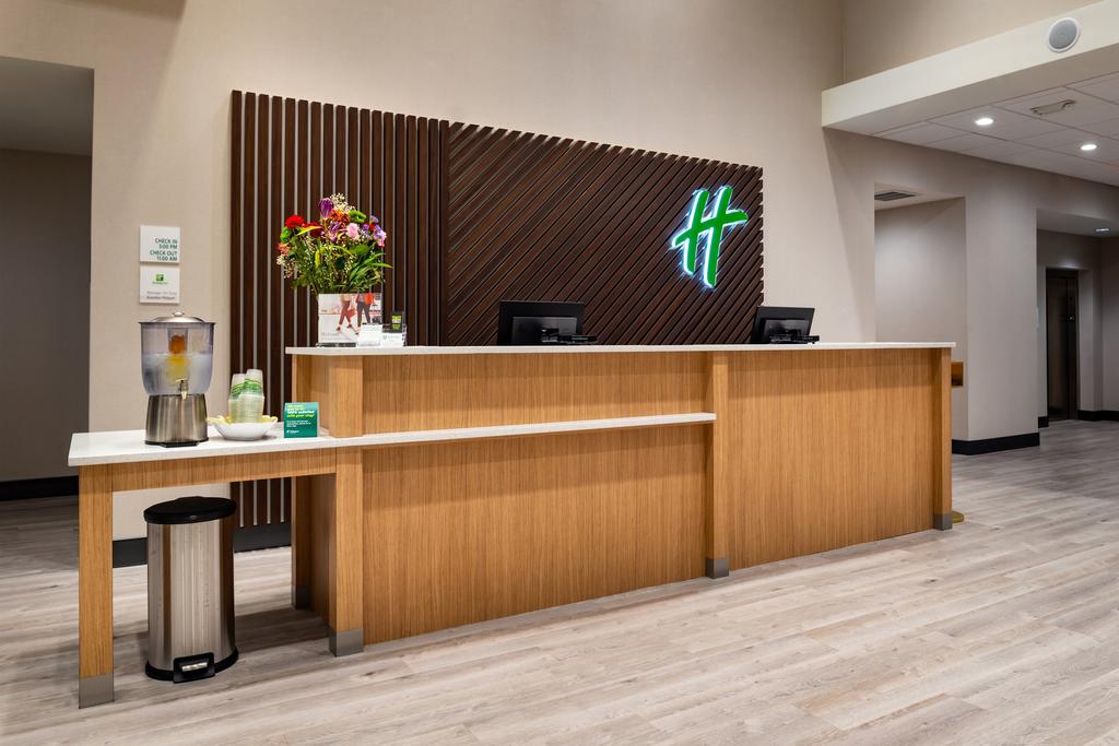 Holiday Inn & Suites Orlando - International Dr S