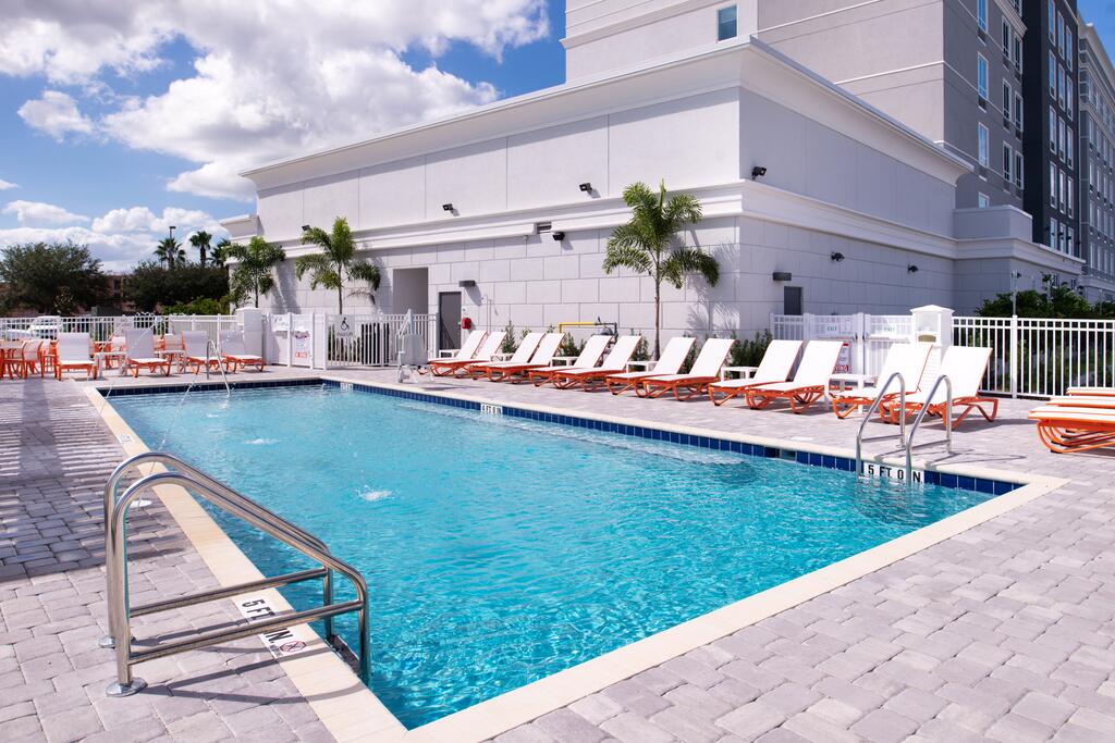 Holiday Inn & Suites Orlando - International Dr S