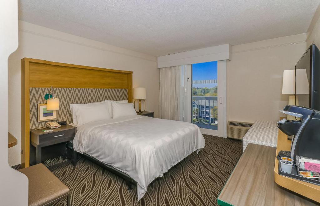 Holiday Inn Oceanfront at Surfside Beach