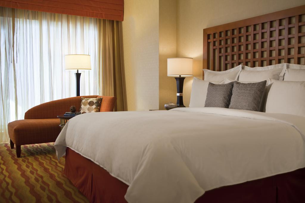 Renaissance Phoenix Glendale Hotel & Spa