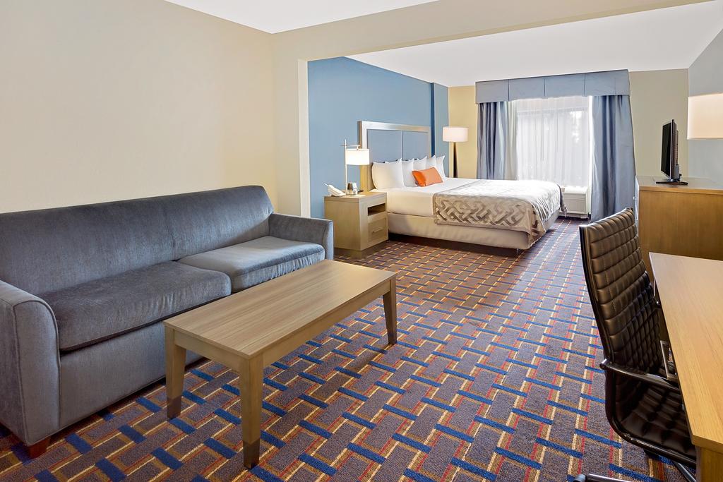Wingate by Wyndham Arlington Heights
