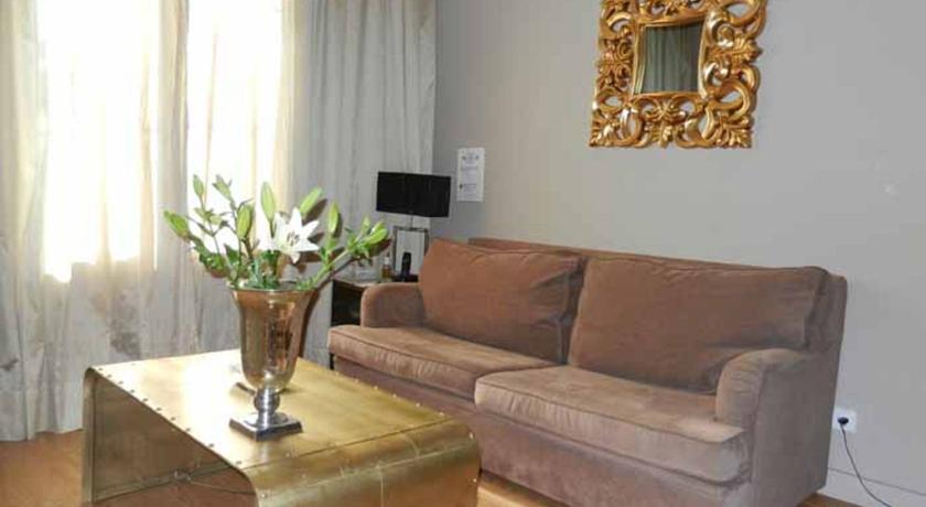 Grandom Suites