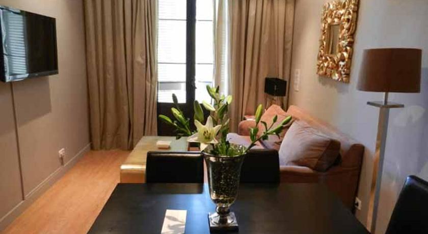 Grandom Suites
