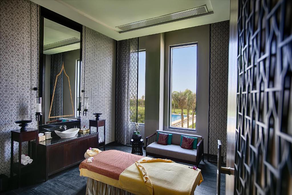 Dusit Thani LakeView Cairo