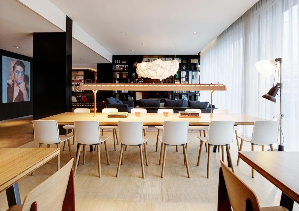 citizenM Schiphol Airport Hotel