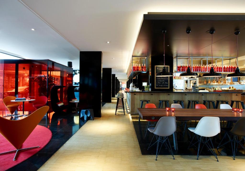 citizenM Schiphol Airport Hotel