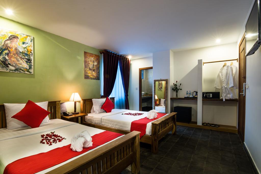 Diamond Palace Resort & Sky Bar