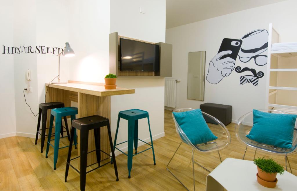 LODGE IN PARIS