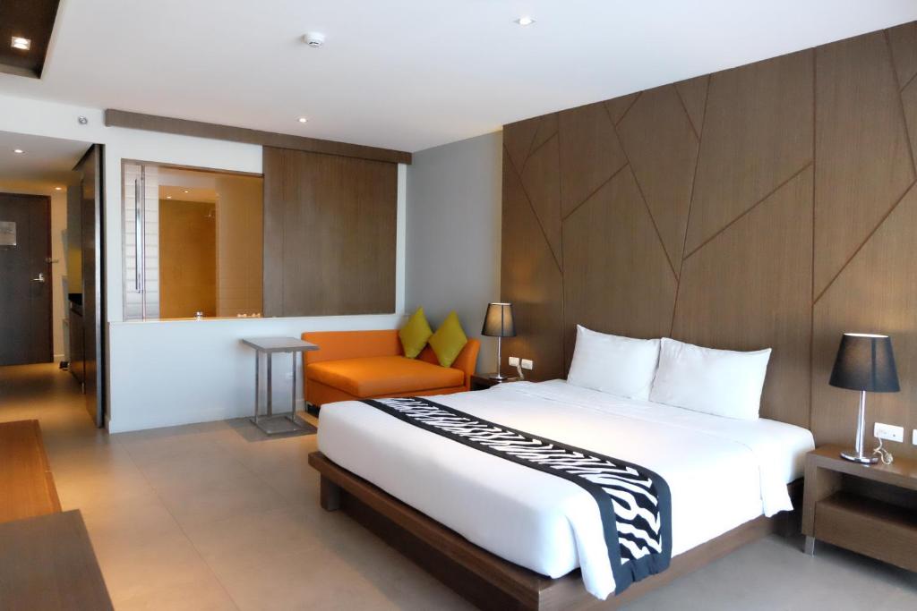 Season Five Hotel