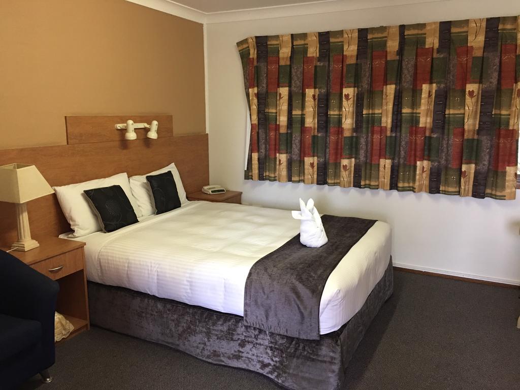 Bridgeview Motel Hotel (Formerly Best Western)