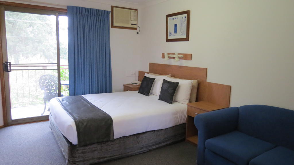Bridgeview Motel Hotel (Formerly Best Western)