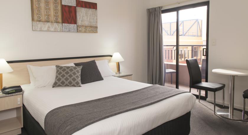 Adelaide Riviera Hotel