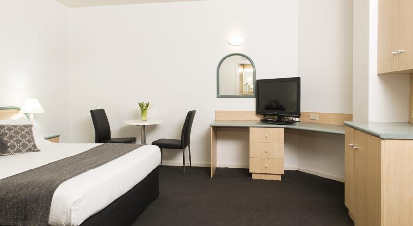 Adelaide Riviera Hotel