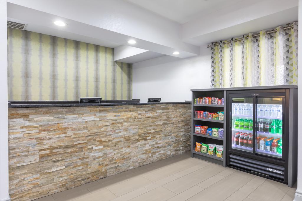 Country Inn & Suites by Radisson, Asheville Downtown Tunnel Road, NC