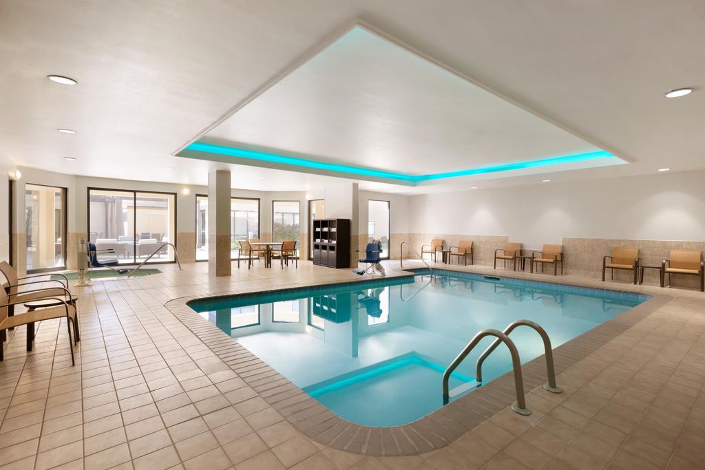 Courtyard by Marriott Charlotte Airport North
