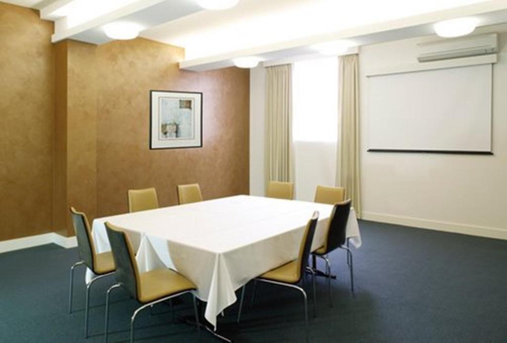 Best Western Plus Travel Inn Hotel