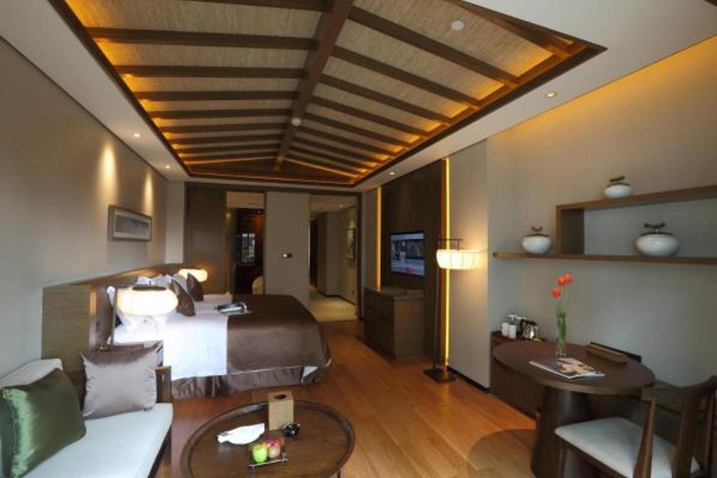 S&N International Hotel