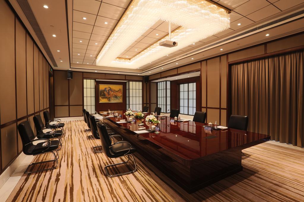 S&N International Hotel