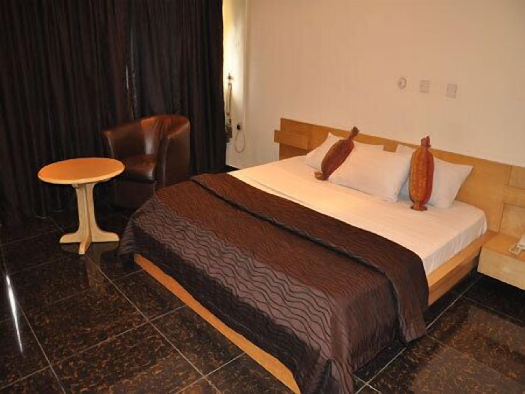 Solitude Hotel Yaba