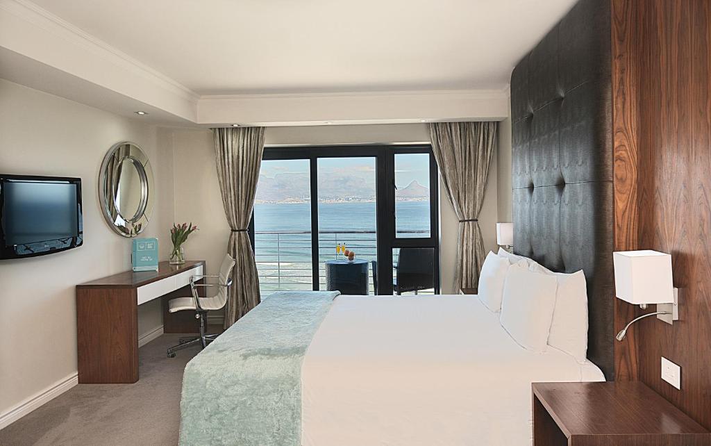 Blaauwberg Beach Hotel