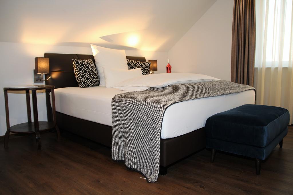 Höll am Main Hotel
