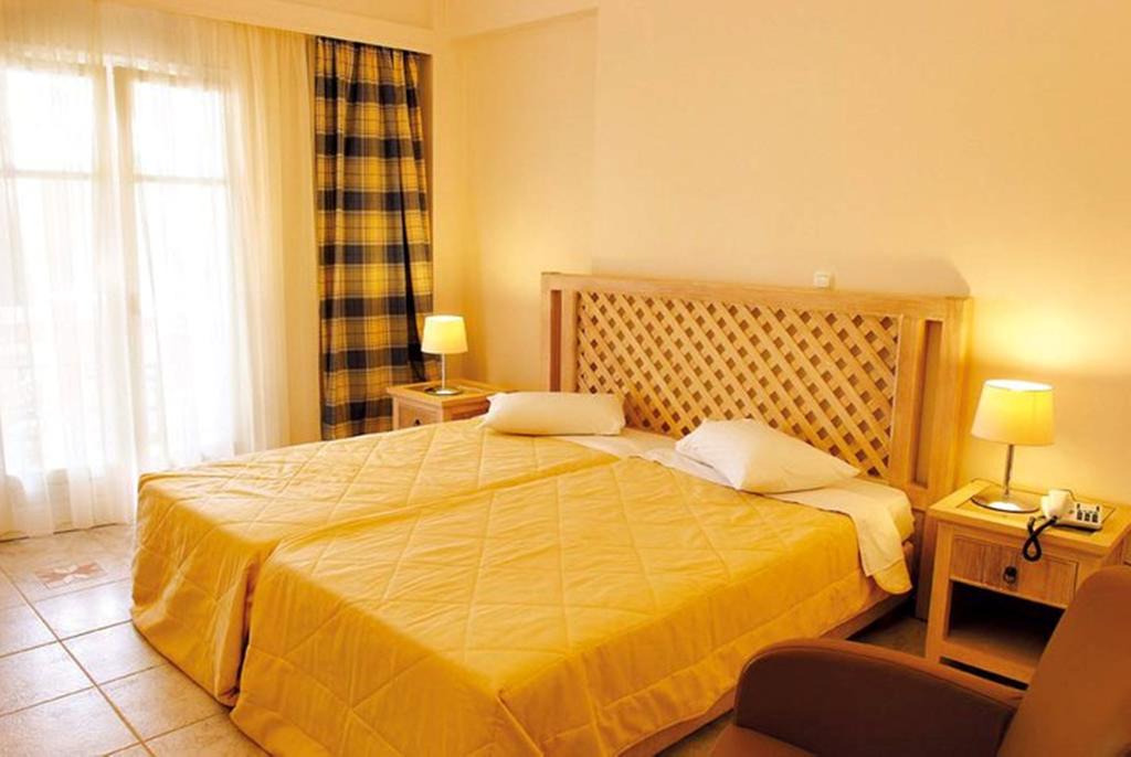 Alonissos Beach Bungalows & Suites Hotel