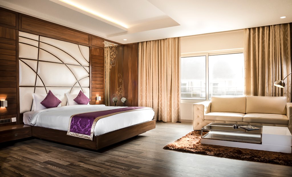 M Crown Hotel