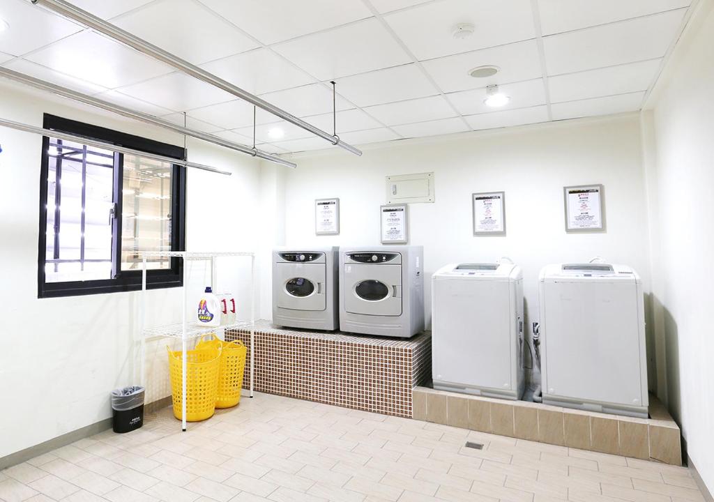 Royal Group Hotel Ho Yi Branch