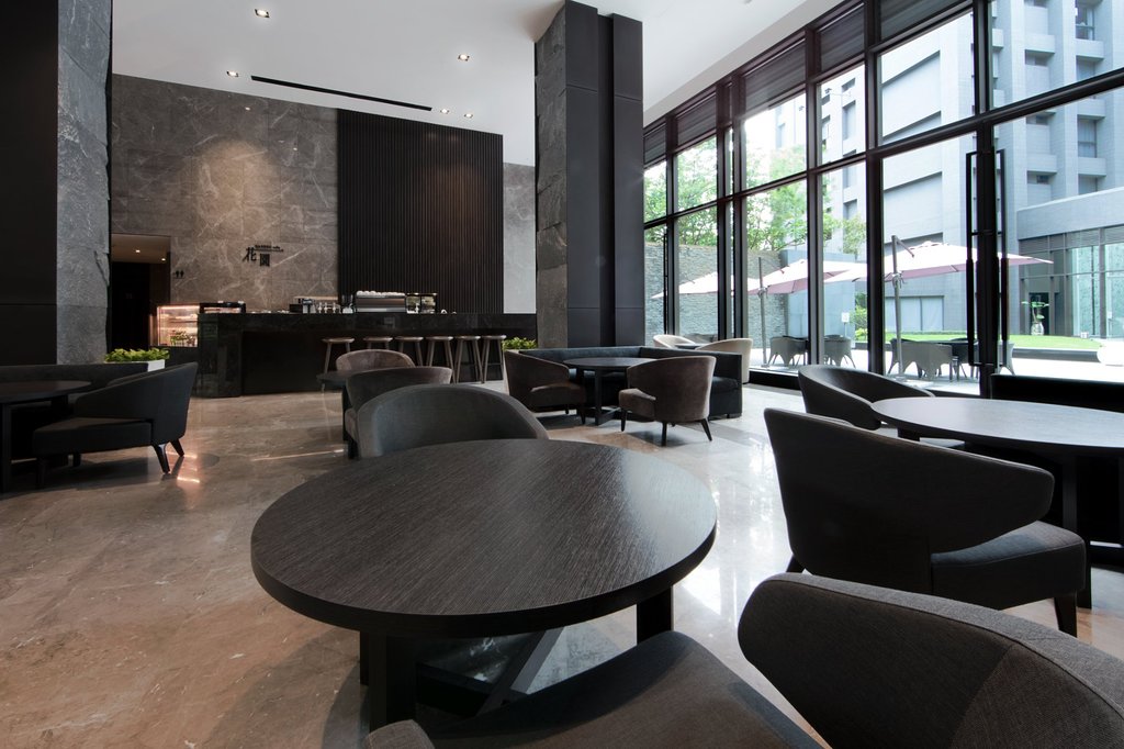 Platinum Hotel
