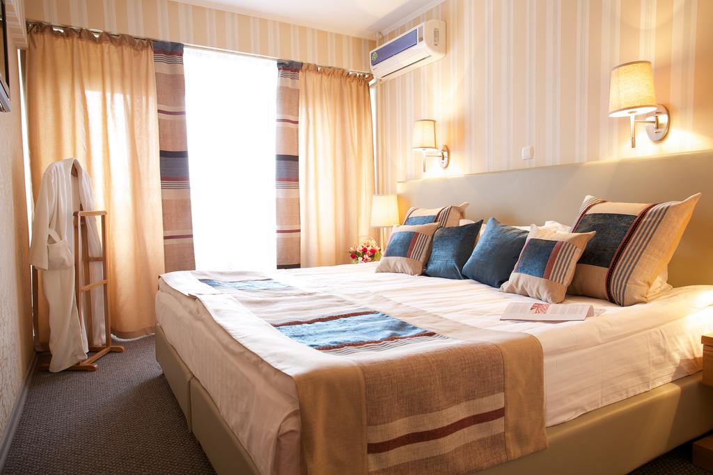 Club Hotel Dostuk