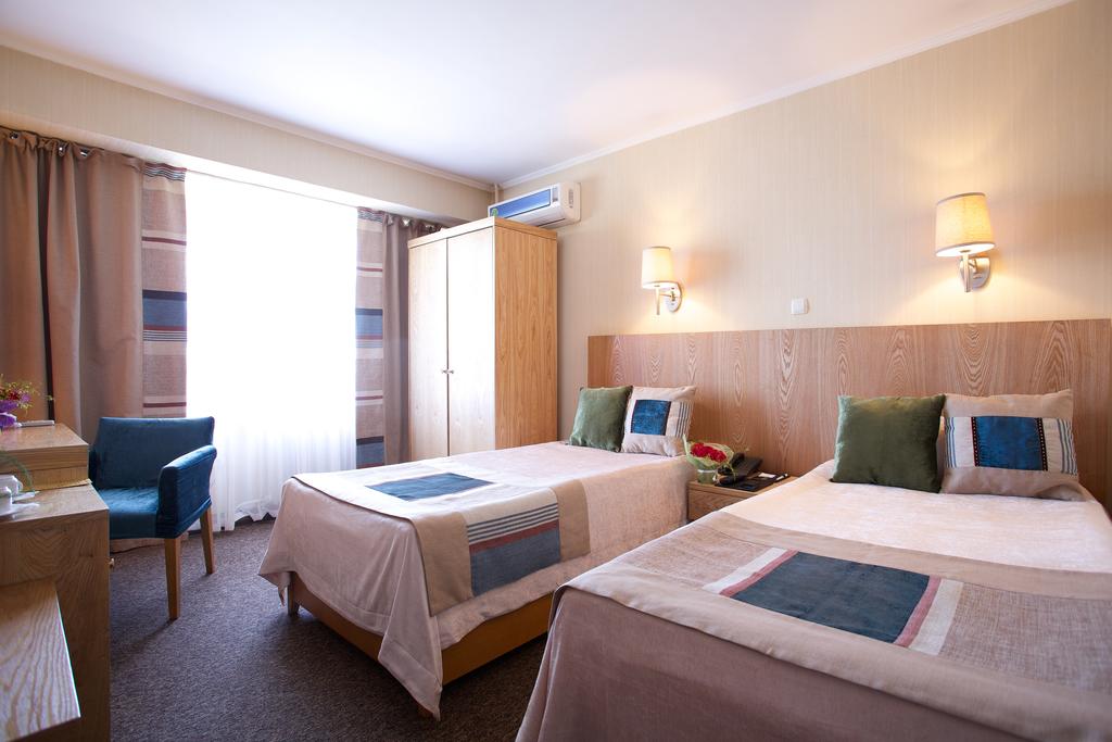 Club Hotel Dostuk