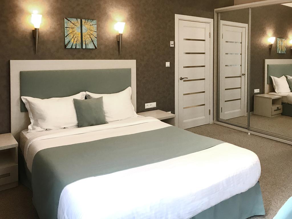 Eney Hotel