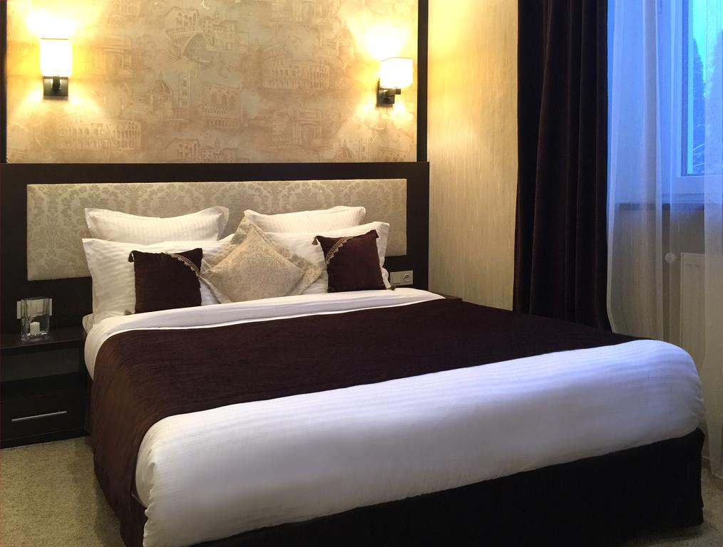 Eney Hotel