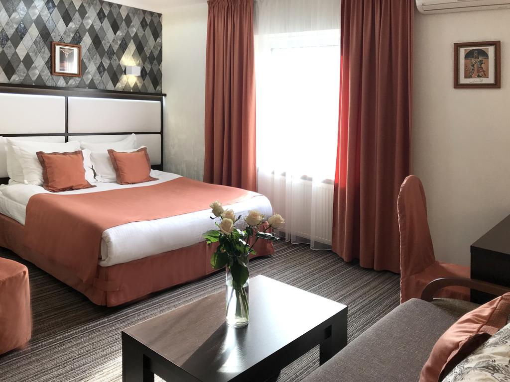 Eney Hotel