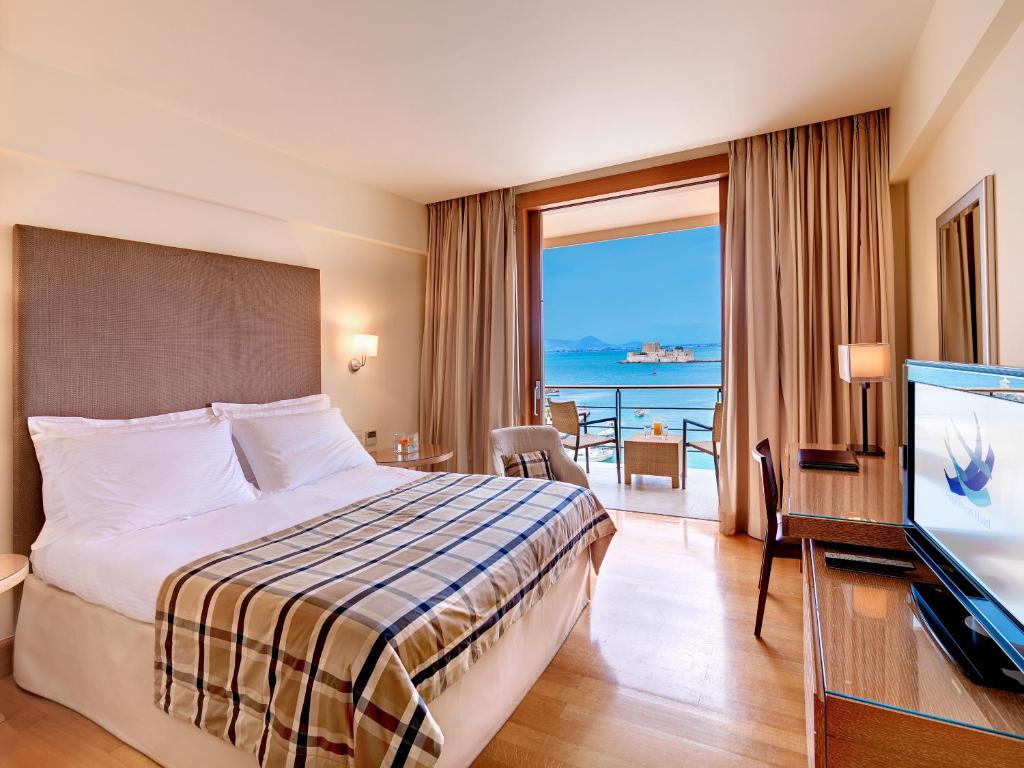 Amphitryon Hotel