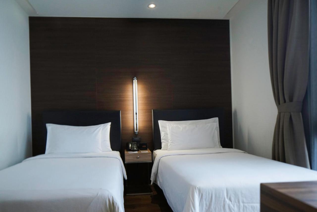 LiT BANGKOK Hotel and Residence