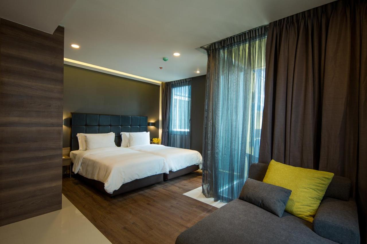 LiT BANGKOK Hotel and Residence