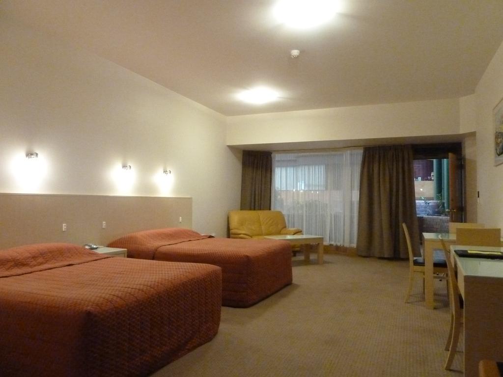 Mayfair Plaza Motel