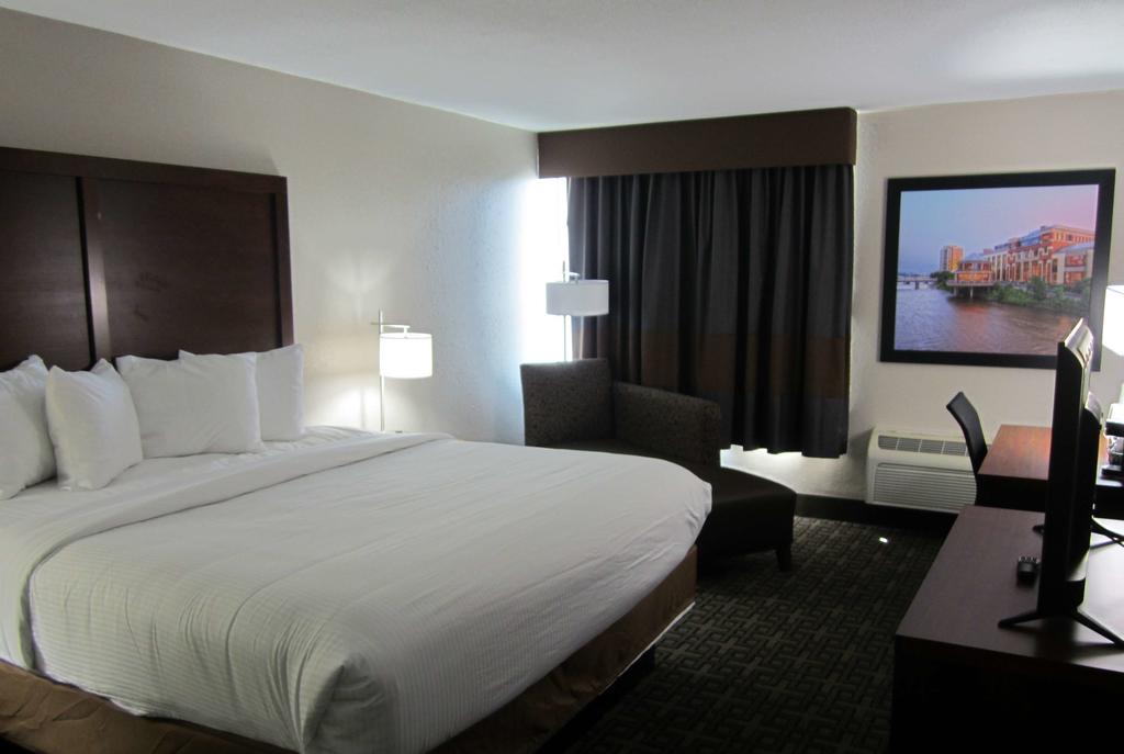 BAYMONT BY WYNDHAM GRAND RAPIDS NEAR DOWNTOWN