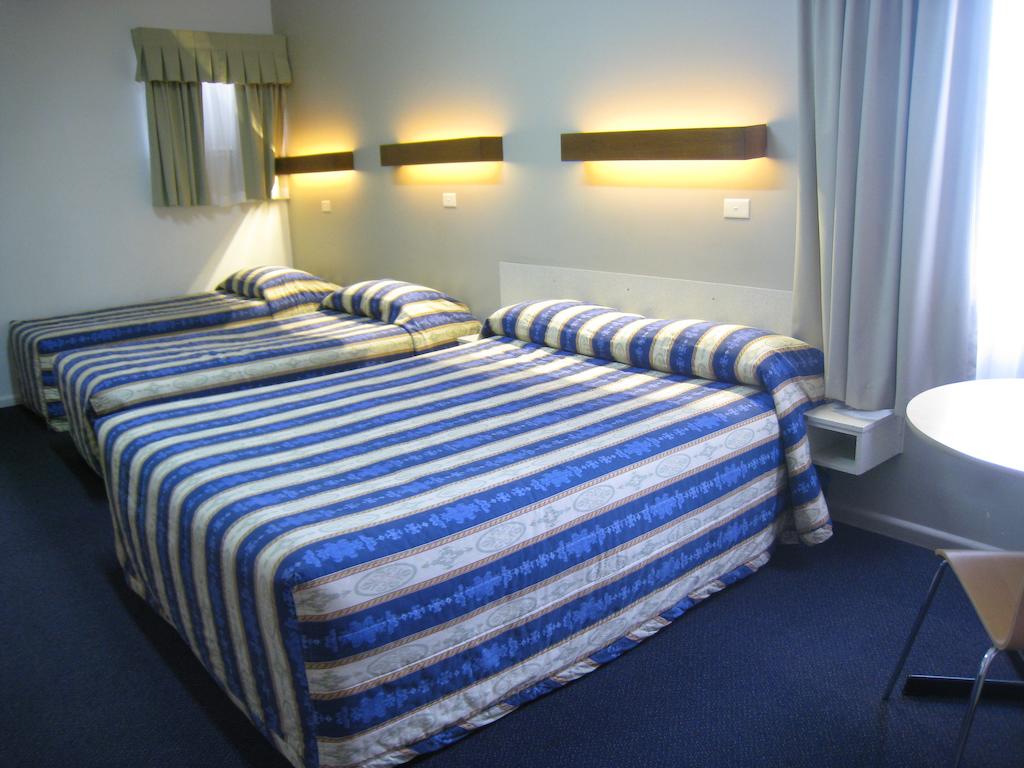 Country Lodge Motor Inn
