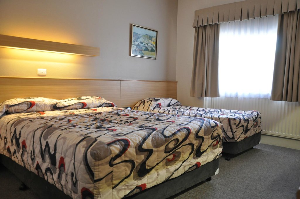 Country Lodge Motor Inn