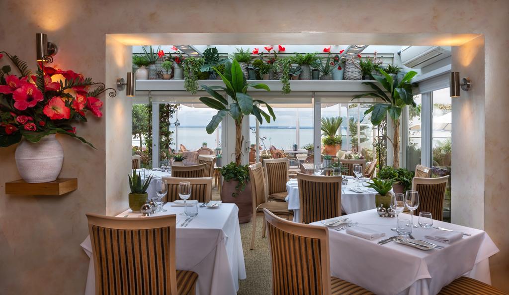 Roslin Beach Hotel