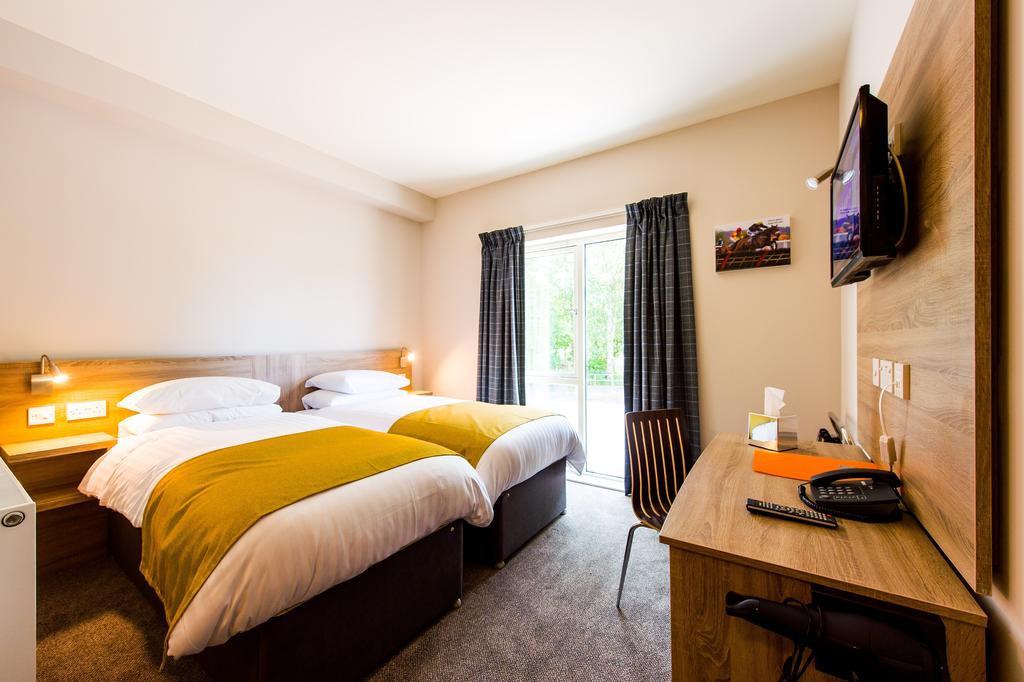 The Lodge At Perth Racecourse